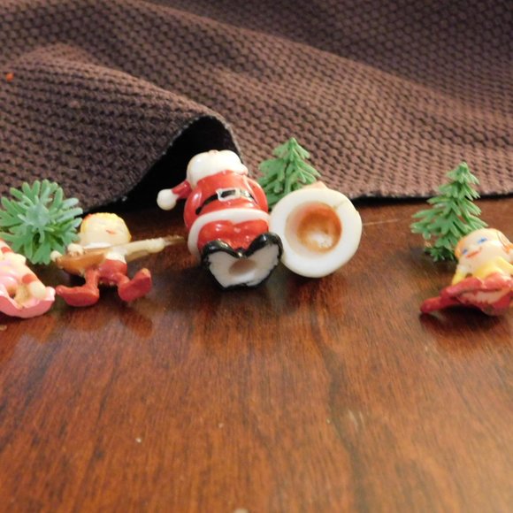 Mr and Mrs Claus with their Elves Set Small Figure Characters Vintage - Picture 7 of 7